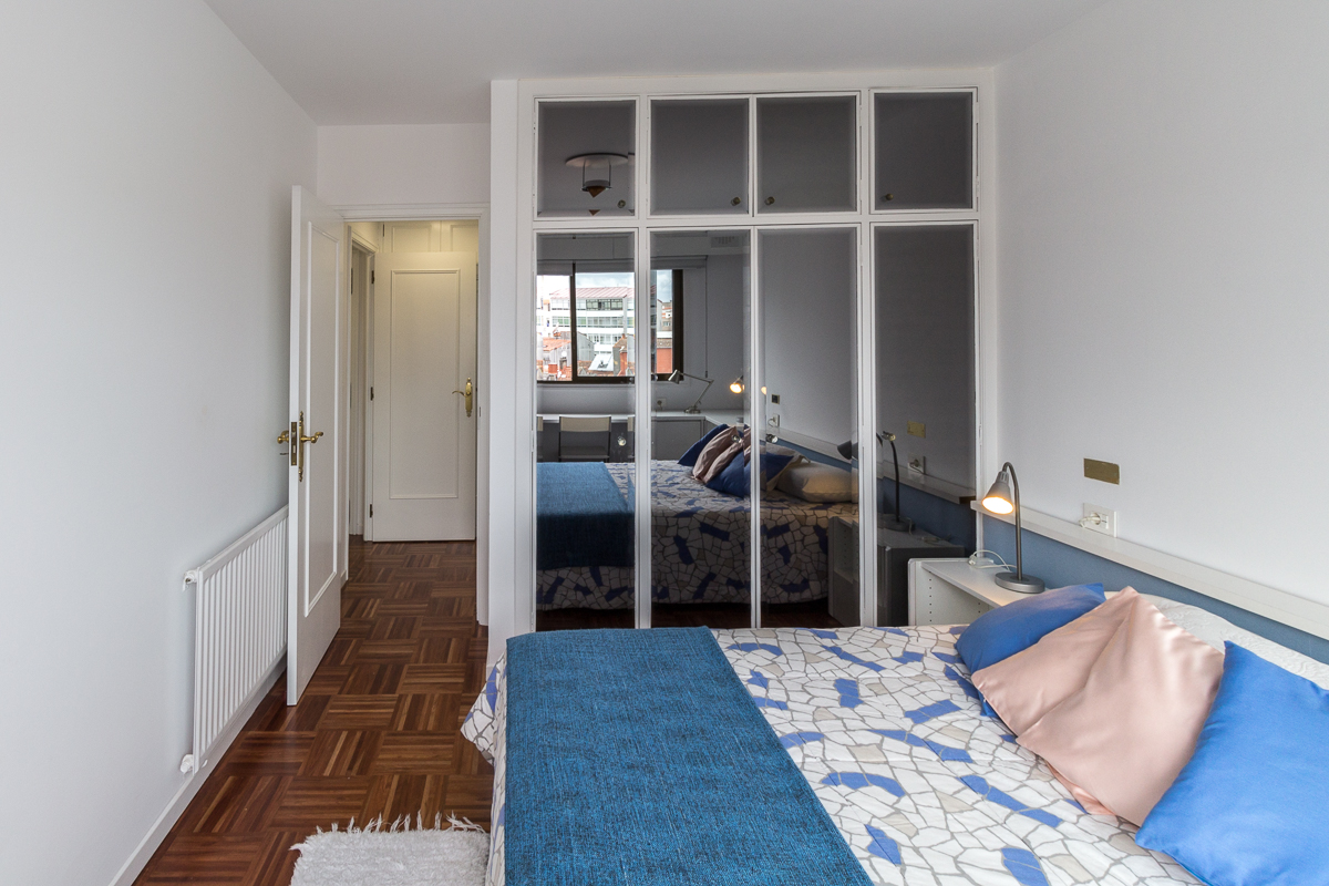 Vistas despejadas a tejados desde sexta planta en Pontevedra